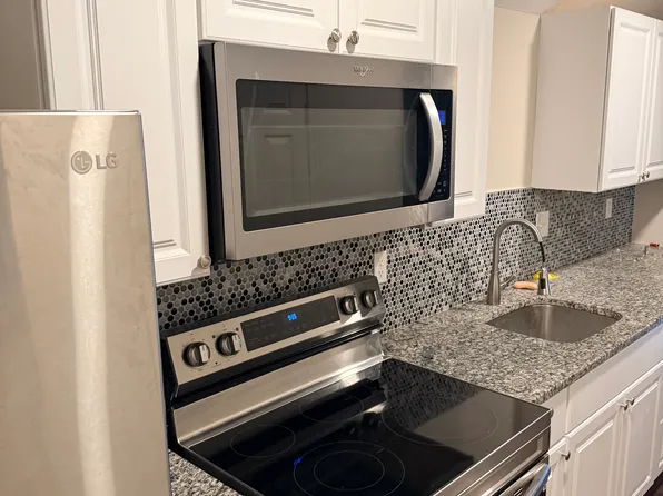 1 Granite St APT 3, Worcester, MA 01604