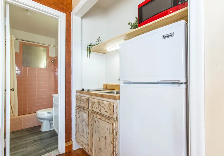 210 E North St #3 — Photo 2