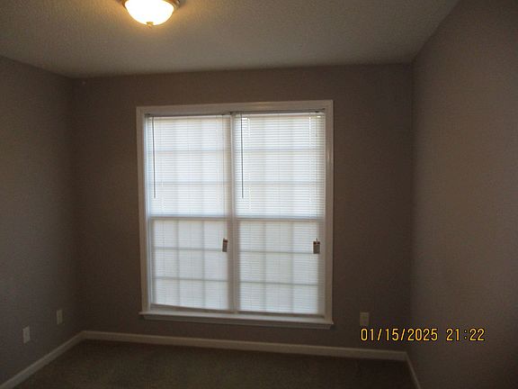 4th image of 100 Alder Dr