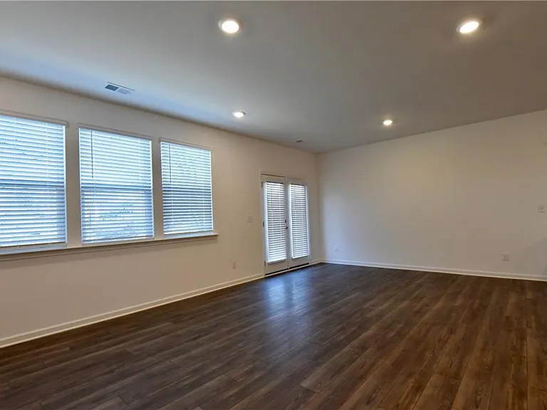 140 Star Ct — Photo 6