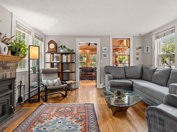 4th image of 288 Union St