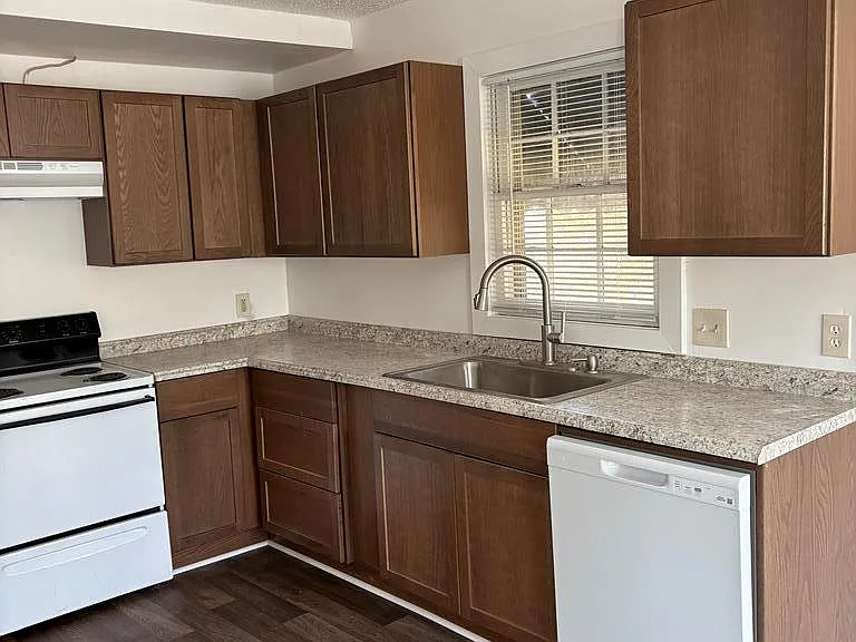 1200 Melissa Dr — Photo 5