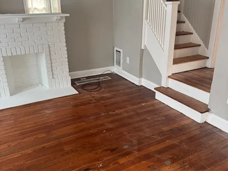 814 Vankirk St — Photo 2