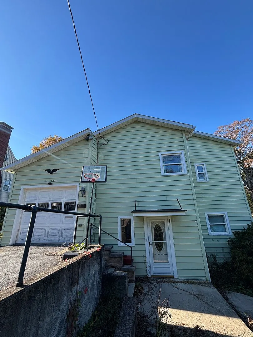 Charming 2-Bedroom Single-Family Home with Garage and Off-Street Parking — Photo 3
