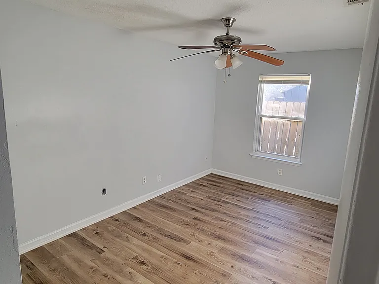 3024 Yorktown Cir — Photo 5