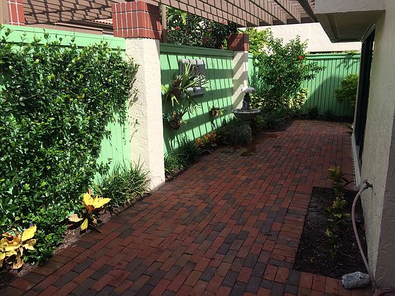 2nd image of 527 Bay Villas Ln