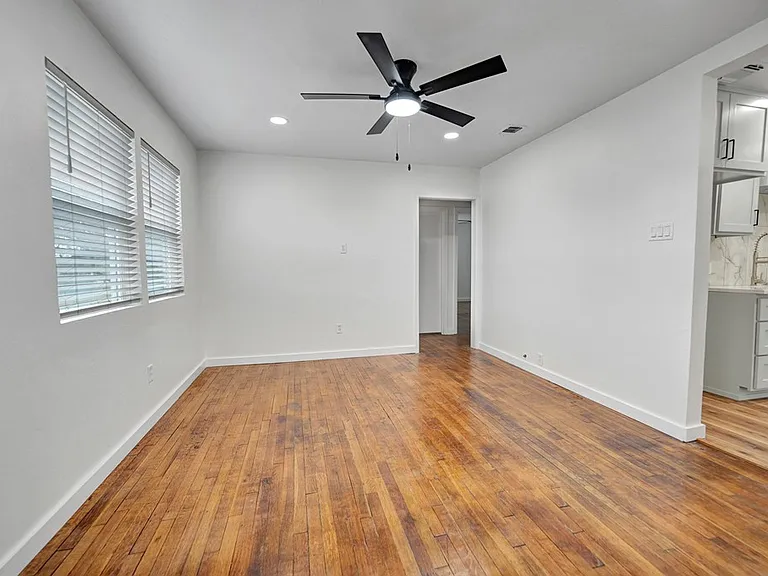 3712 Amelia Dr — Photo 6