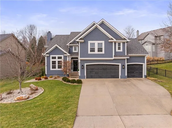 4420 Grove St, Shawnee, KS 66226
