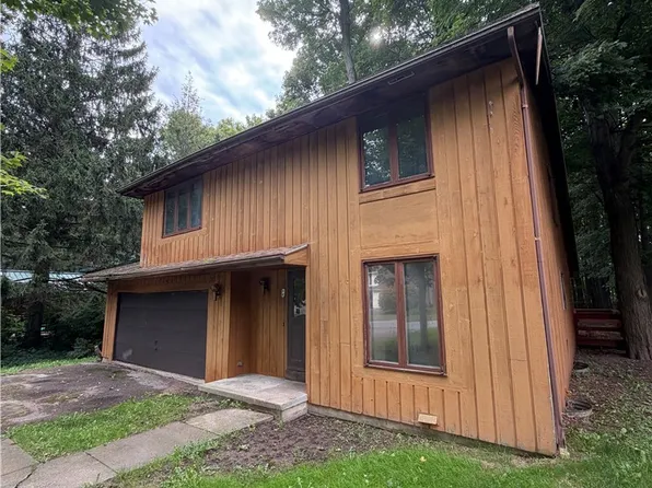 129 Beacon Hills Dr S, Penfield, NY 14526