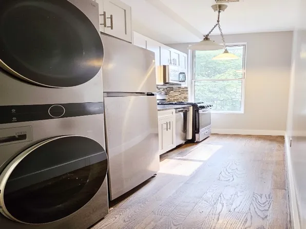 153 Bleecker Street image 2 of 9