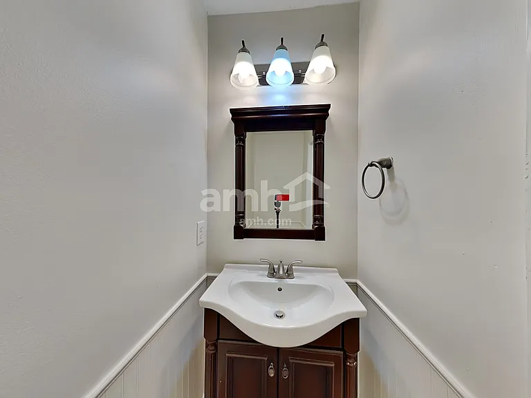 640 Norfolk Sq S — Photo 8
