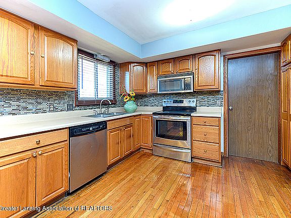 5th image of 1005 Shelter Ln