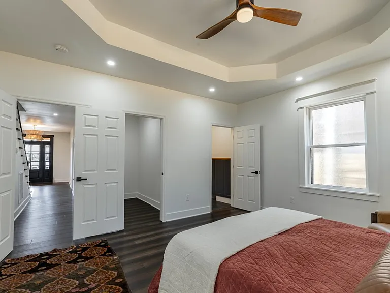 1017 Thompson Pl — Photo 8
