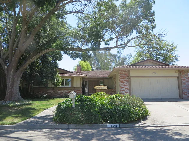 3424 Bermuda Ct — Photo 2