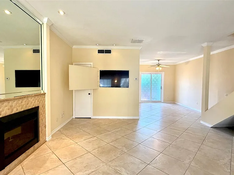 11710 Southlake Dr #16 — Photo 5