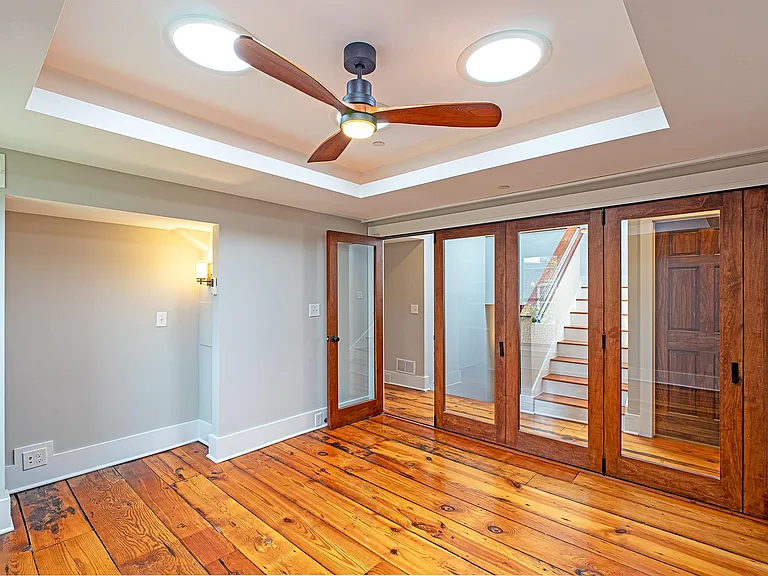 325 D St SE — Photo 47