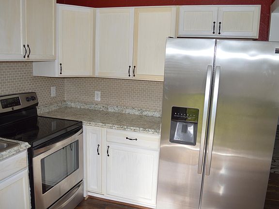 4th image of 5722 Lexington Ave