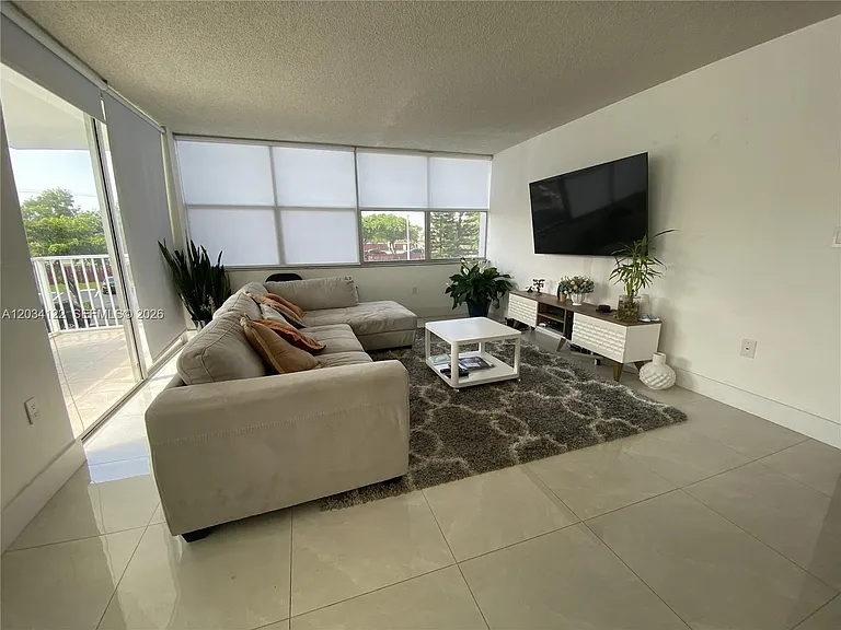 1200 NE Miami Gardens Dr #206W — Photo 4