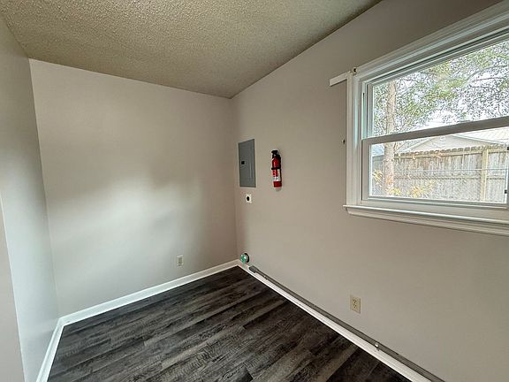 4th image of 2310 Indian Dr #9