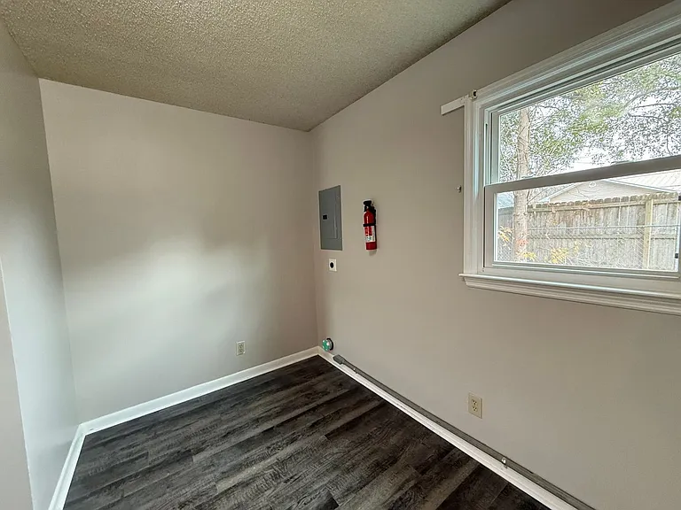 2310 Indian Dr — Photo 4
