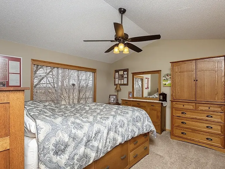 2901 E Diehl Ave — Photo 9