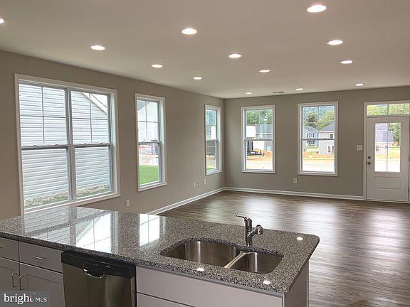 Hudson II - Dining Area