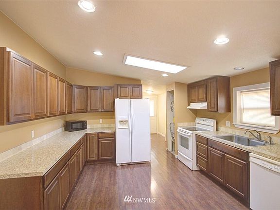 4th image of 20904 46th Ave E