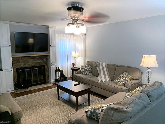 5th image of 151 Edgewood Dr