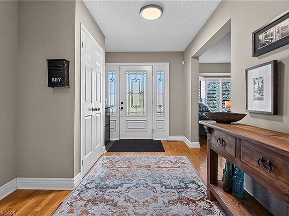 4th image of 3194 Tania Cres