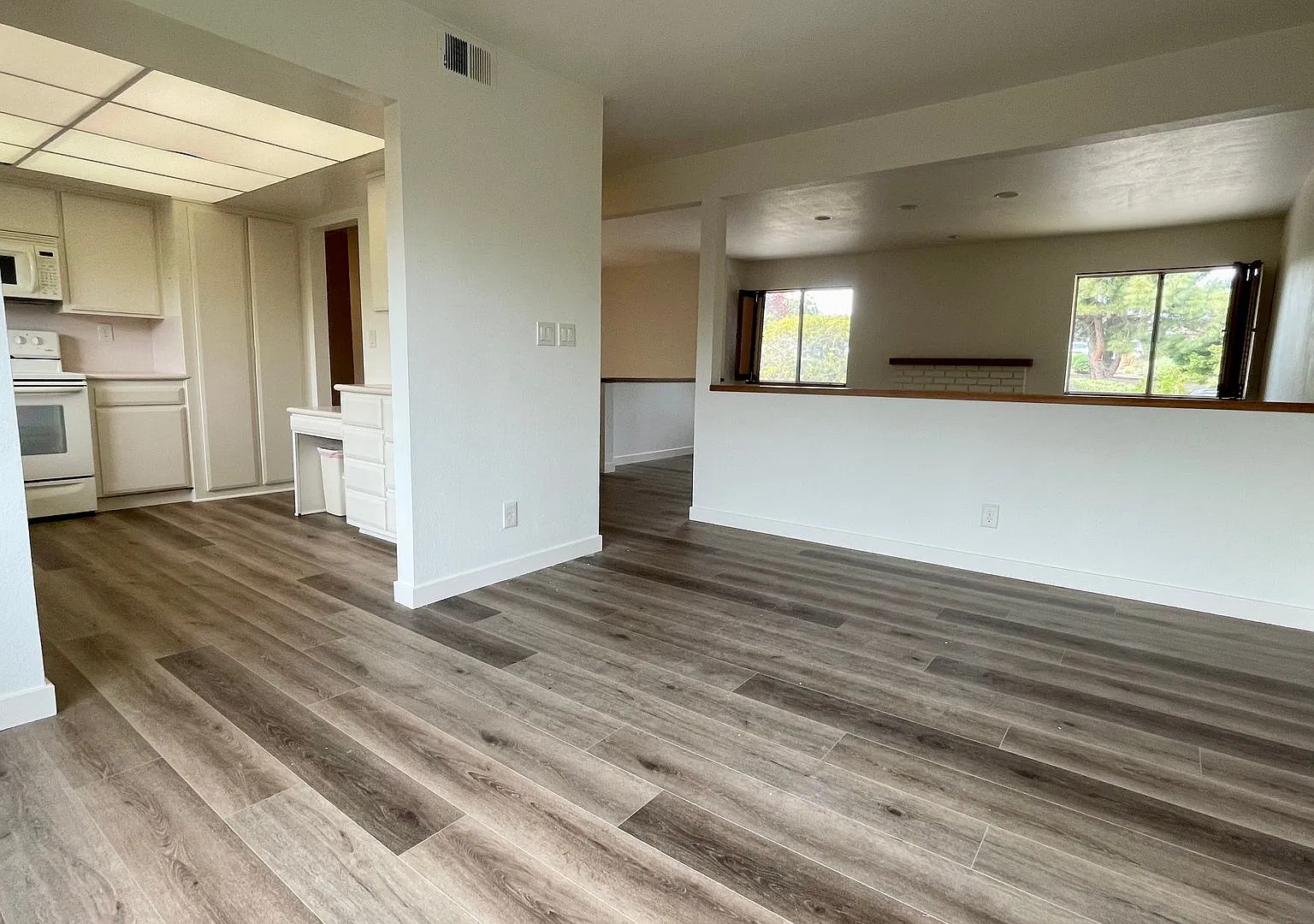 Split-Level 4 Bedroom House with Private Yard in the SLO Country Club — Photo 4