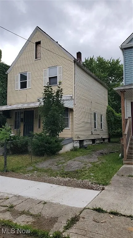 2307 E 103rd St photo 1