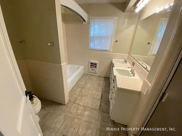 3007 32nd St — Photo 9