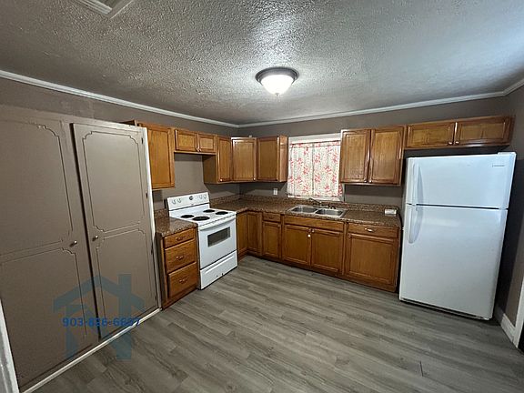 4th image of 701 4th St