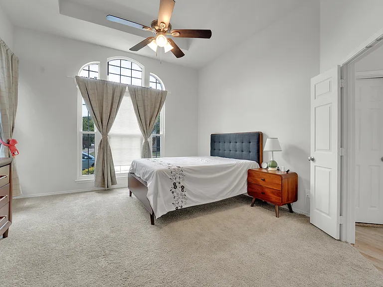 4021 Aldenham Dr — Photo 25