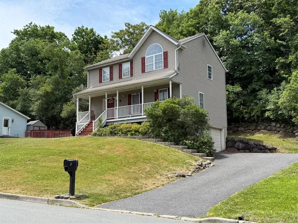 8 Walnut Lane, Middletown, NY 10940