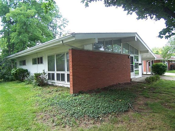 2nd image of 5252 Barrett Dr
