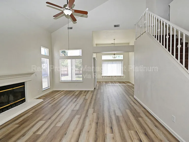2233 E Christopher Dr — Photo 3