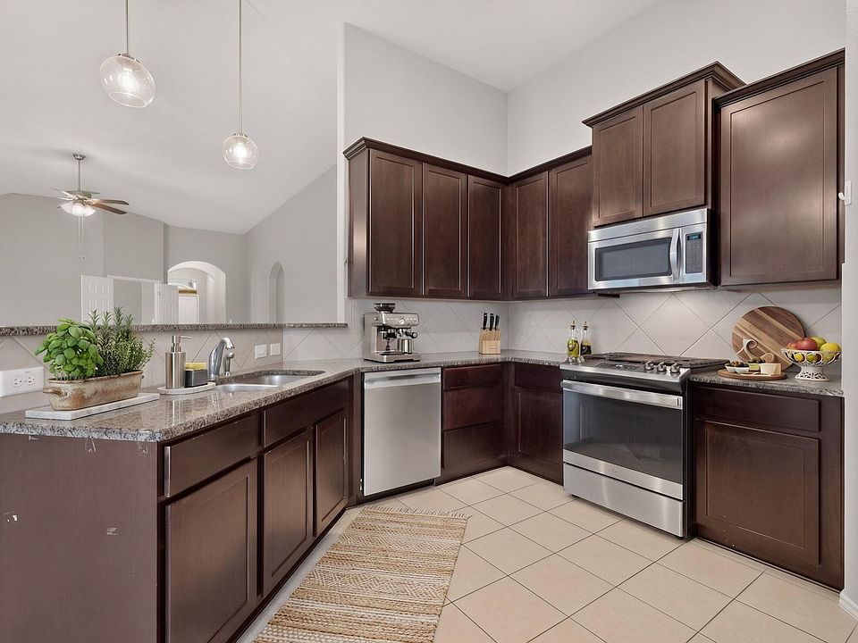 1st image of 499 Eagle Brook Ln