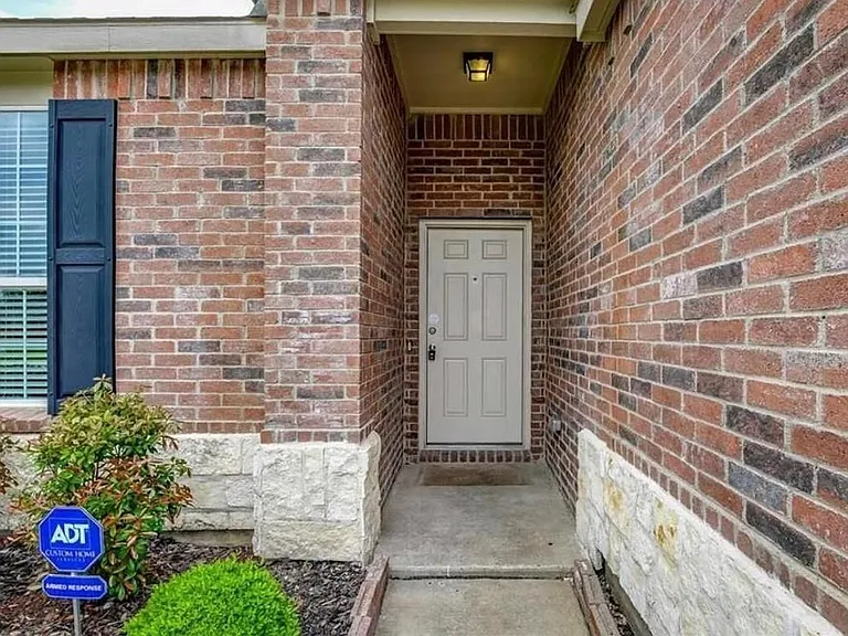 1612 Megan Creek Dr — Photo 10