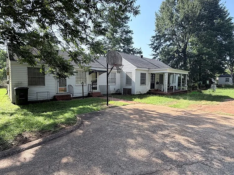 2515 N Pecan St — Photo 5