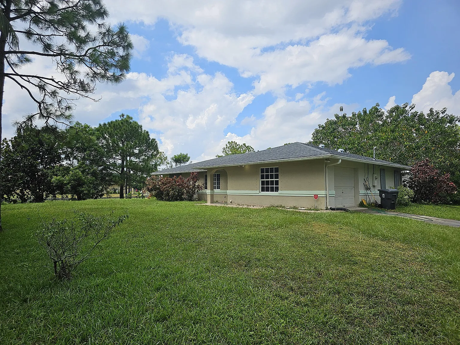 3 bed, 2.0 bath, 1379 sqft, $3,200 — Photo 3