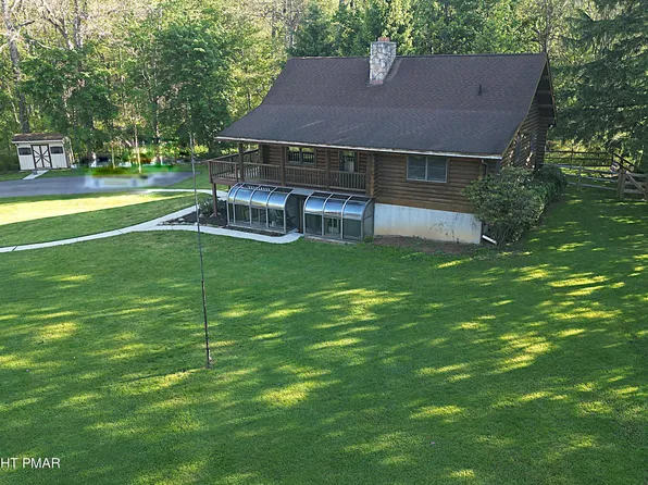 4322 Wood Dr, Walnutport, PA 18088