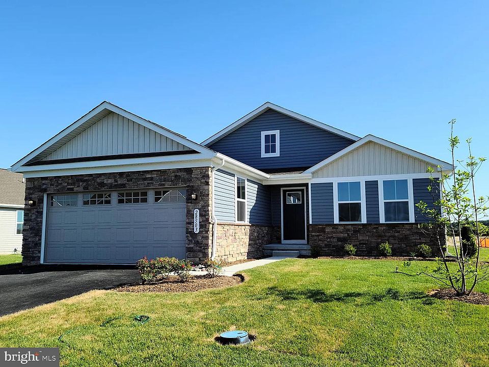 1st image of 28503 Hawthorne Trl