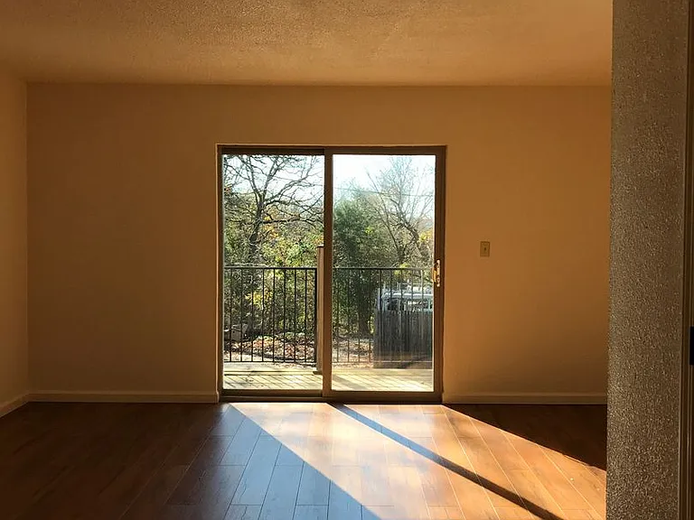 807 Knox Ave — Photo 1