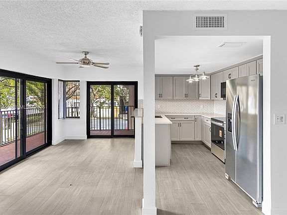 4th image of 4705 SW 62nd Ave APT 204