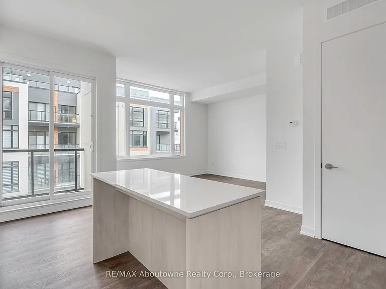 2 Steckley House Ln #Townhouse 923 — Photo 9