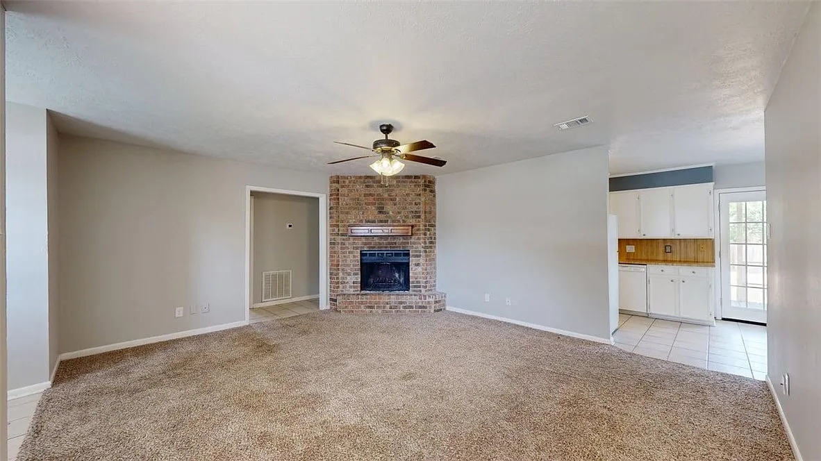 3 bed, 1347 sqft, $1,825 — Photo 3