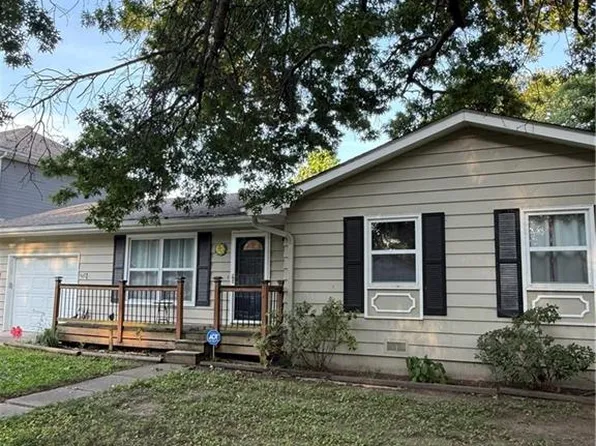 505 S Olive St, Louisburg, KS 66053