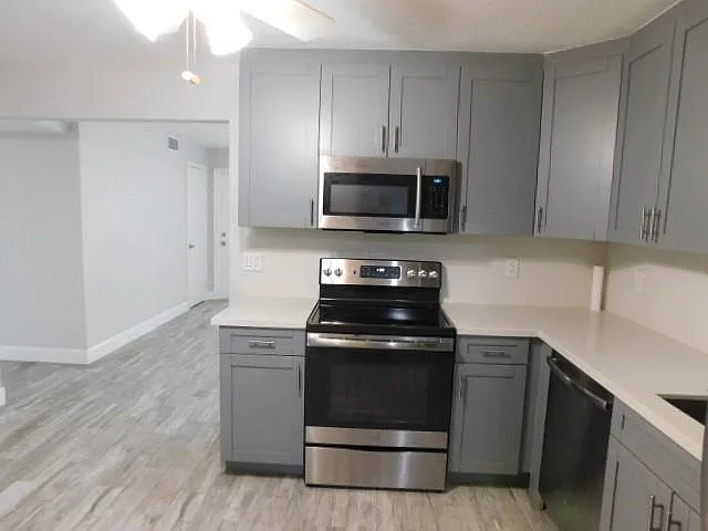9459 SW 52nd Ct — Photo 7