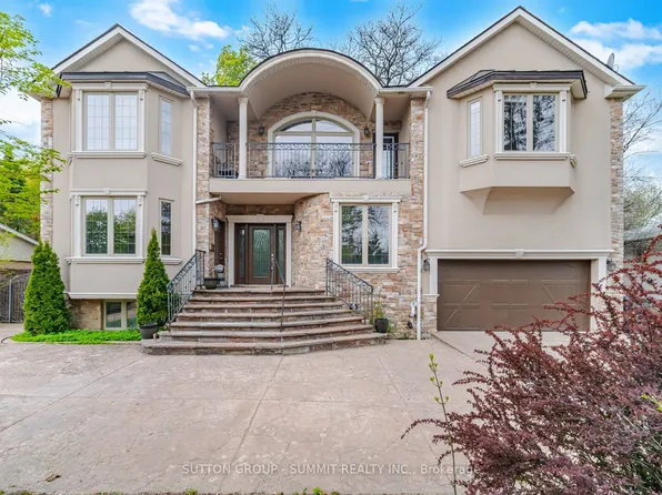 12 Pioneer Dr, Mississauga, ON L5M 1G9